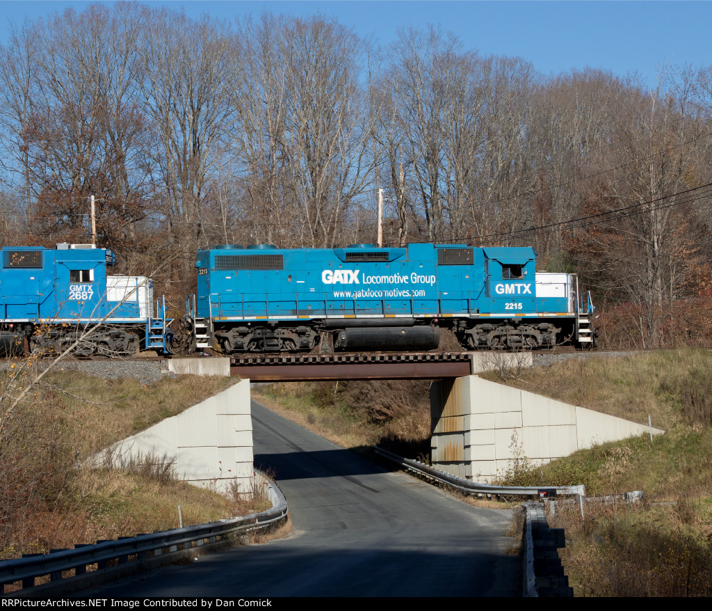 GMTX 2215 Leads GMRC #263 over Parker Hill Rd. 